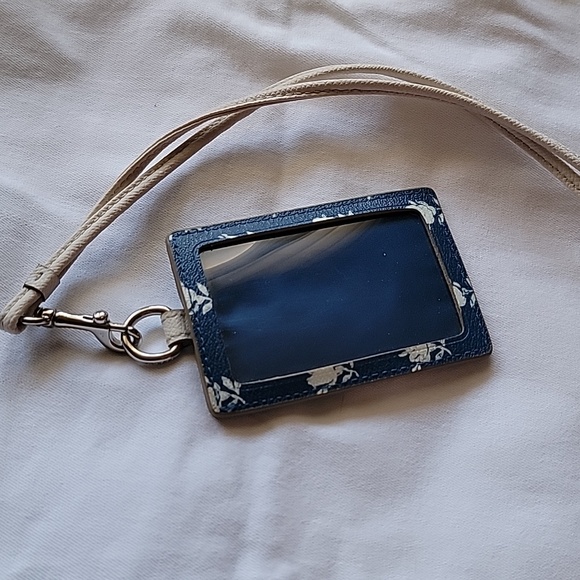 Coach BADLANDS FLORAL LANYARD ID IN PEBBLE EMBOSSED CANVAS (COACH F63693) - Picture 4 of 5